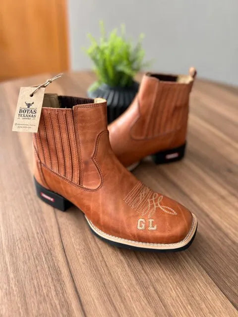 Botina Matias - Couro Pinhão Queimado/Bordado Florão Bege - Imagem 2