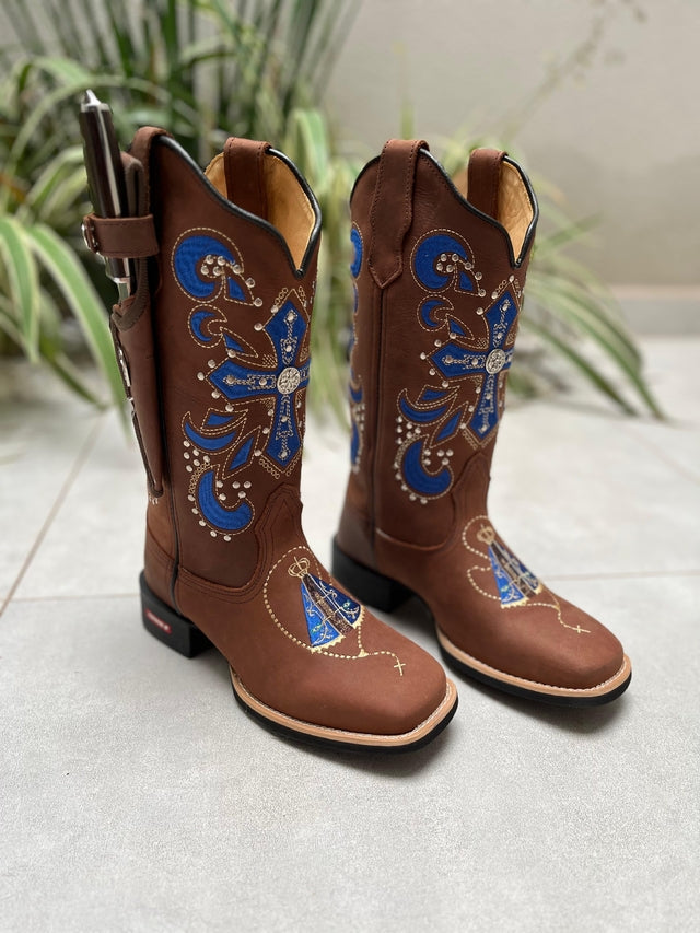 KIT TEXANA BORDADO CRUZ E NOSSA SENHORA AZUL COM METAIS COURO MARROM + BAINHA + FACA - Imagem 2