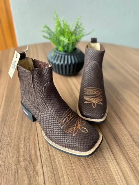 Botina Andre - Couro Tilápia Marrom/ Bordado Florão Laranja - Imagem 2