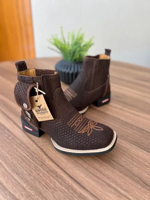 Botina Arthur com Kit Canivete - Couro Tilápia Marrom/Bordado Florão - Imagem 2