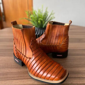 Botina Cristiano - Couro Pinhão Queimado/ Bordado Tatu