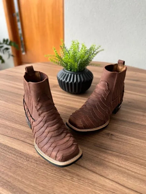 Botina Hugo - Couro Horse Nescau/ Bordado Escamada - Imagem 2