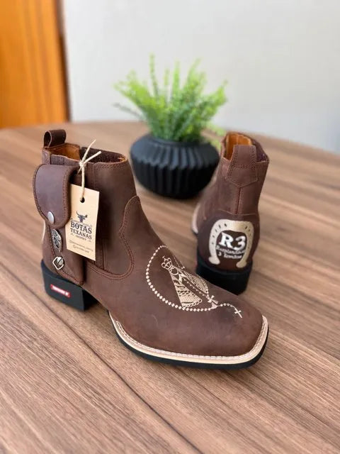 Botina Miguel com Kit Canivete - Couro Horse Nescau/Bordado Padroeira Bege