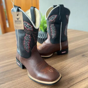 Texana Benício - Couro Látego Preto e Marrom/Bordado Touro Marrom