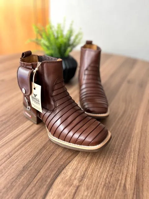 Botina Vinicius com Kit Canivete - Couro Látego Marrom/Bordado Tatu - Imagem 2