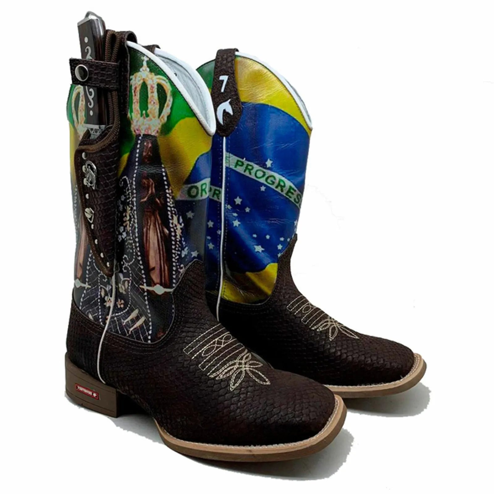 BotaFaca Patriota
- Cano Estampa | Gáspea Couro Nobuck Chocolate Estilizado em Tilápia