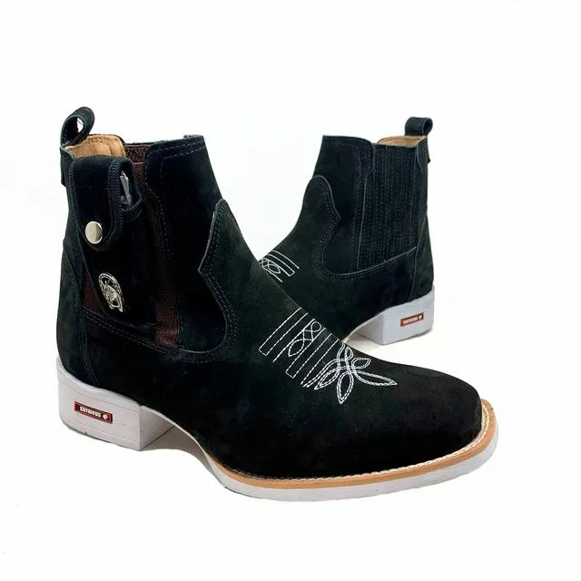 BotinaCanivete Tradicional
- Couro Nobuck Preto | Bordado e Solado Brancos