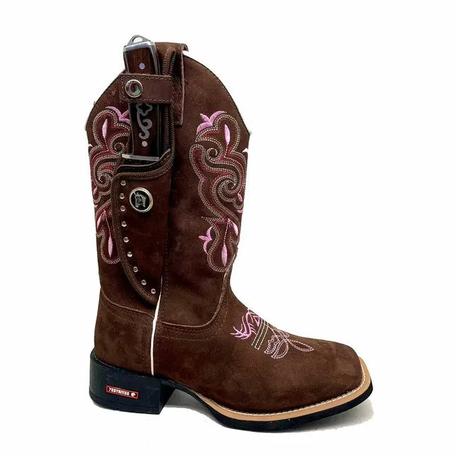 BotaFaca Heloísa
- Couro Nobuck Chocolate | Bordado Rosa Claro - Imagem 2