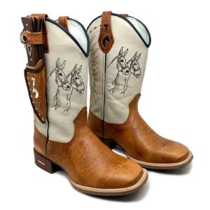 BotaFaca Mulas
- Couro Cano Napa Flay Bege | Couro Gaspea Fóssil Havana | Bordado Preto