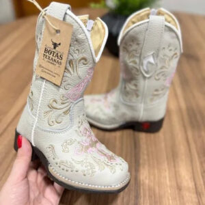 Texana Maria Infantil - Couro Off-White/Bordado Cruz e Padroeira Rosa Ramos Bege
