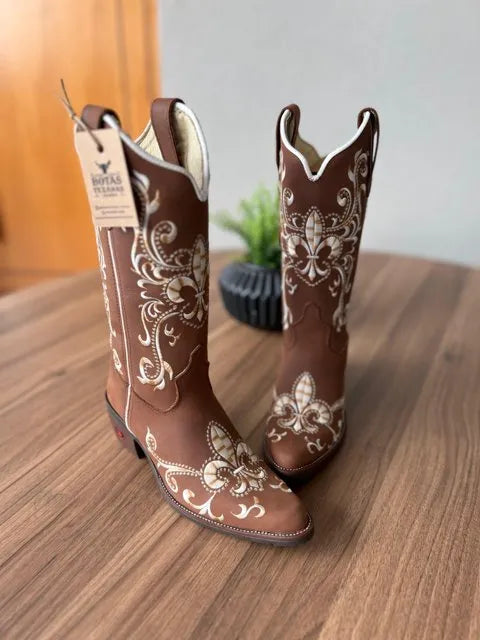 Texana Lis Bico Fino - Couro Horse Nescau/Bordados Lis Mesclado - Imagem 2