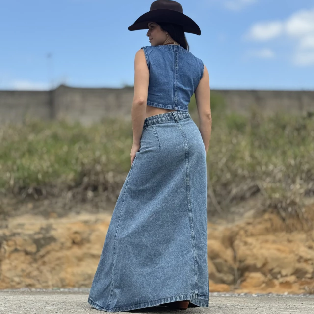 Conjunto Cowgirl Chic Jeans Saia Longa e Colete - Imagem 2